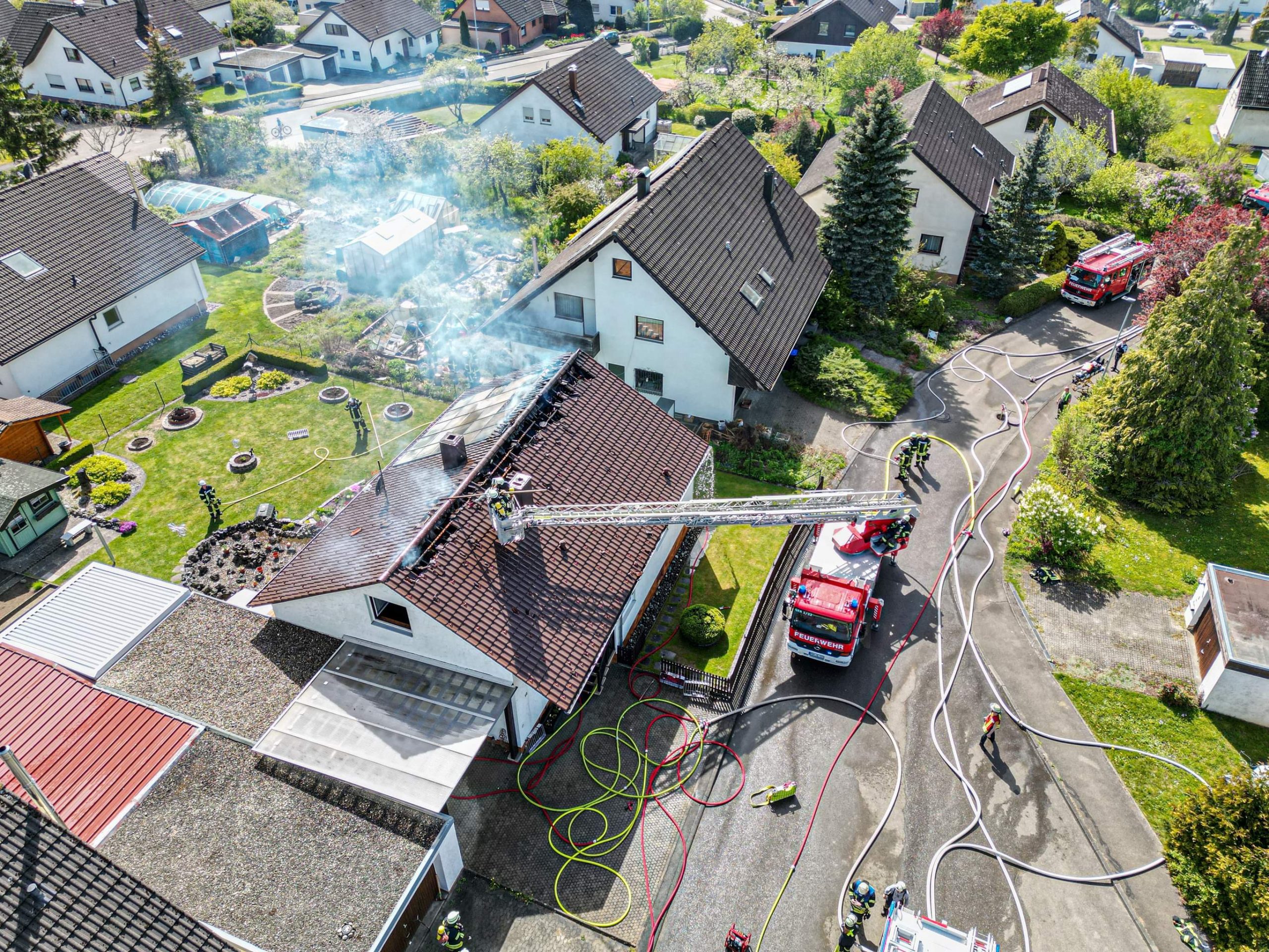 Erschwerte Löscharbeiten bei Dachstuhlbrand in Gerstetten